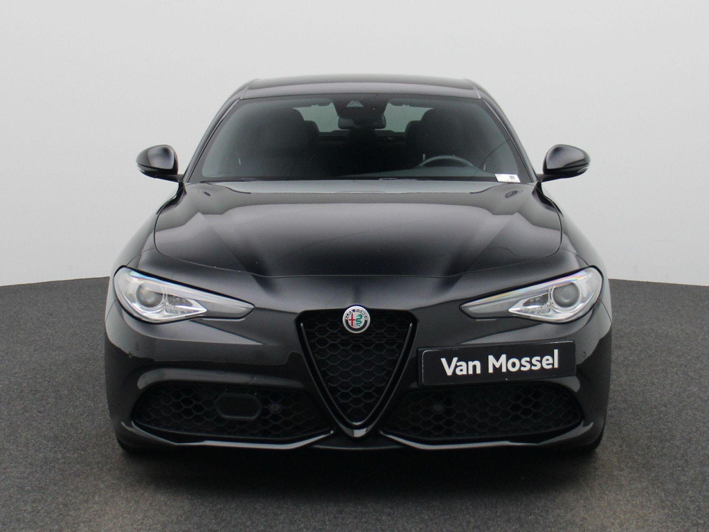 Alfa Romeo Giulia 2.0t sprint | lmv | automaat | parkeer sensoren | camera 