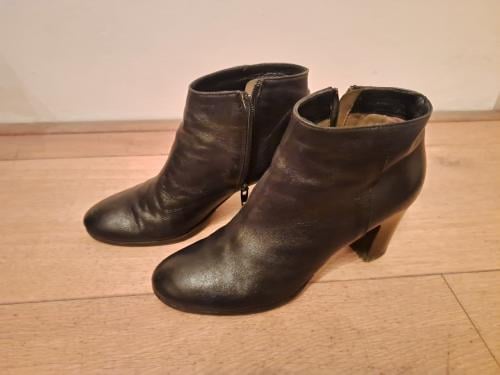 Zwarte leren laarsjes maat 39