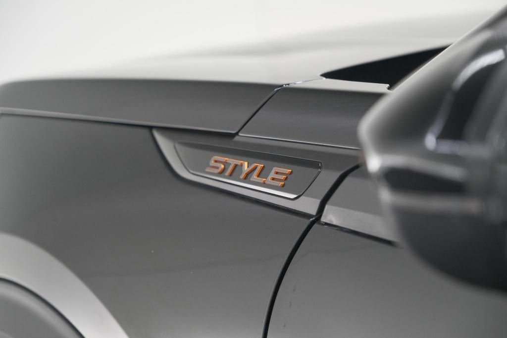 Peugeot 2008 1.2 hybrid 136 style | apple carplay | parkeersensoren | clima