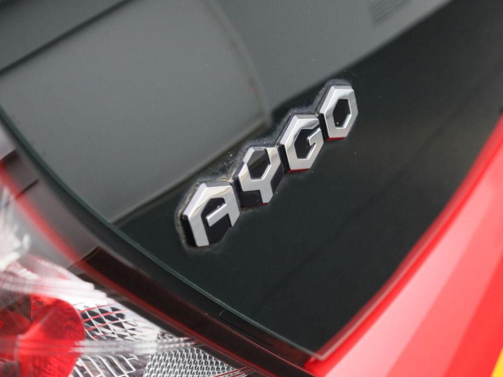 Toyota Aygo 1.0 vvt-i x-fun | 5-deurs | lage km stand | airco | bluetooth |