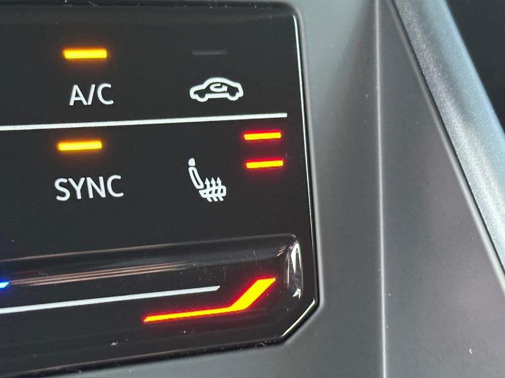 Volkswagen Taigo 1.5 tsi 150pk dsg r-line | trekhaak | iq light | camera | 