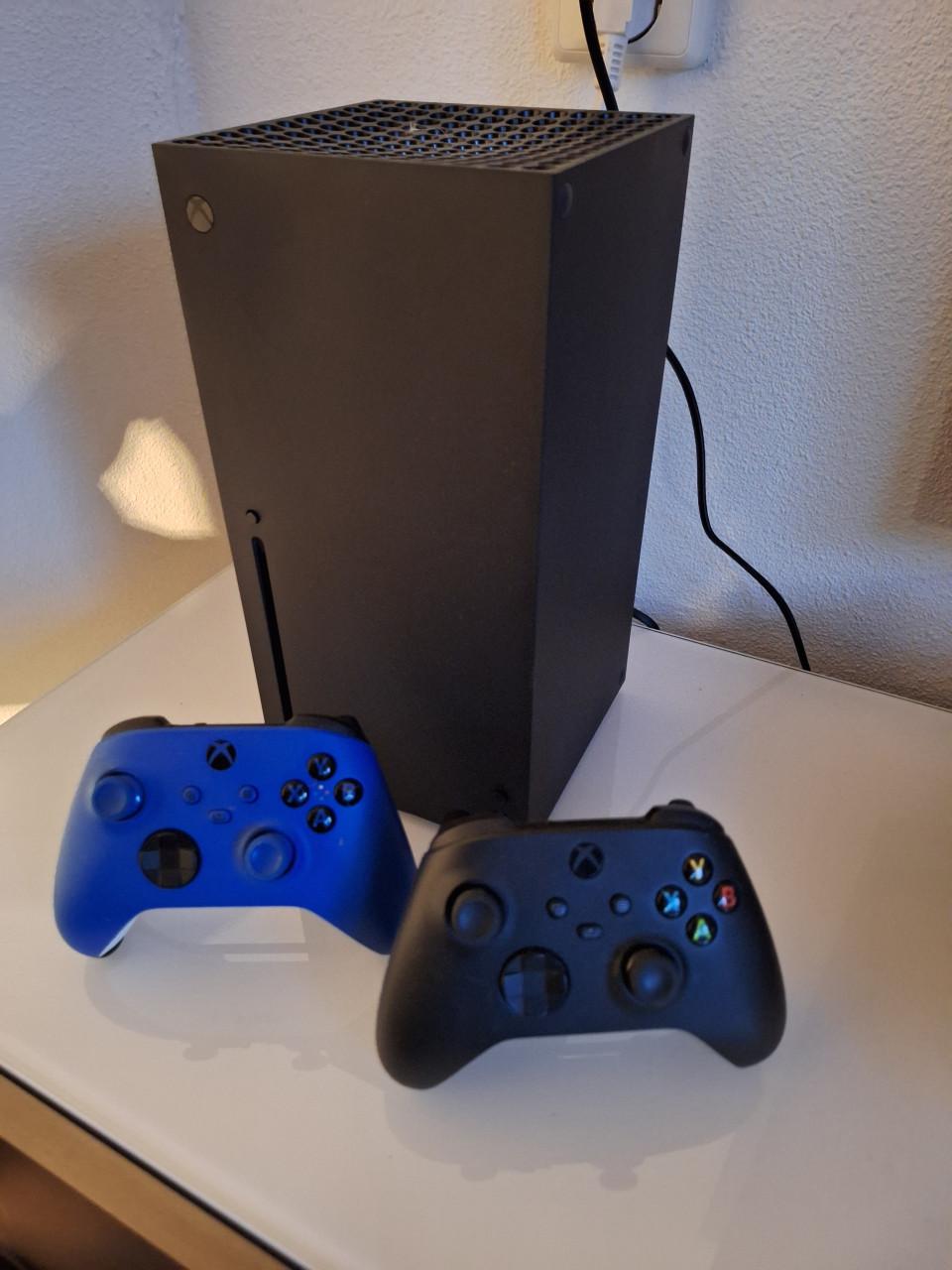 Xbox Series X (Disc Edition) – 1TB – incl. 2 controllers