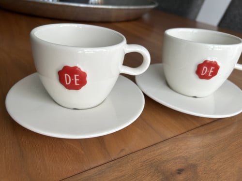 2 mokken en schotels Douwe Egberts