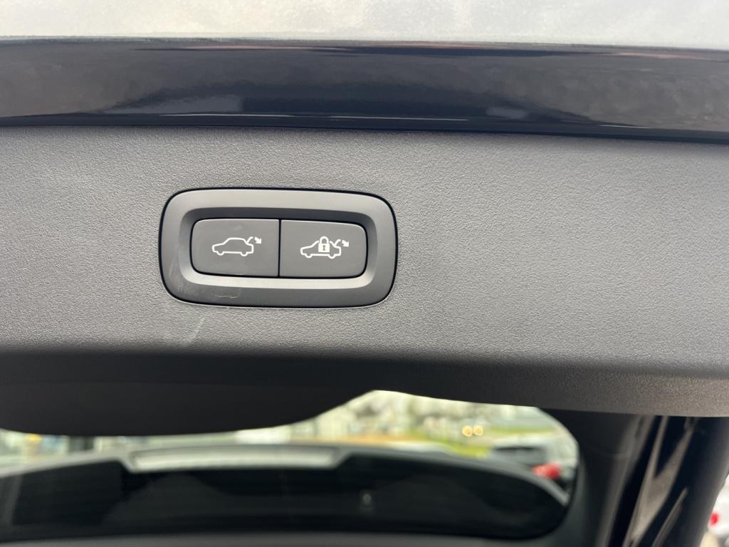 Lynk & Co 01 1.5 261pk plug in hybrid , black edition , pano dak,stuurverwa