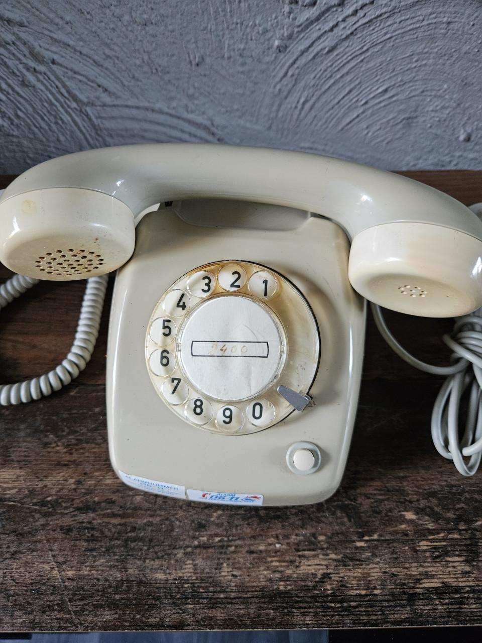 Vintage PTT Telefoon met Draaischijf - Crèmekleurig/grijs