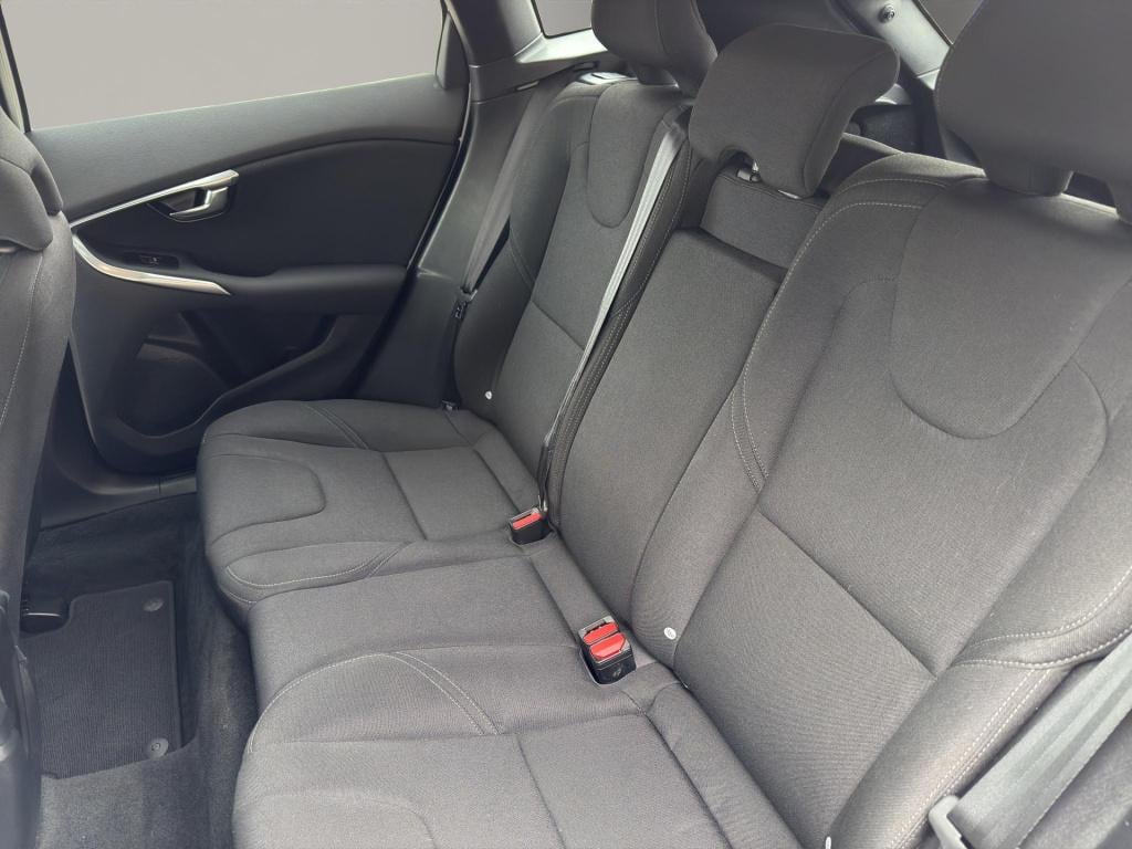 Volvo V40 2.0 t2 kinetic | camera + sensoren | navigatie | l.m.velg | 17"ve