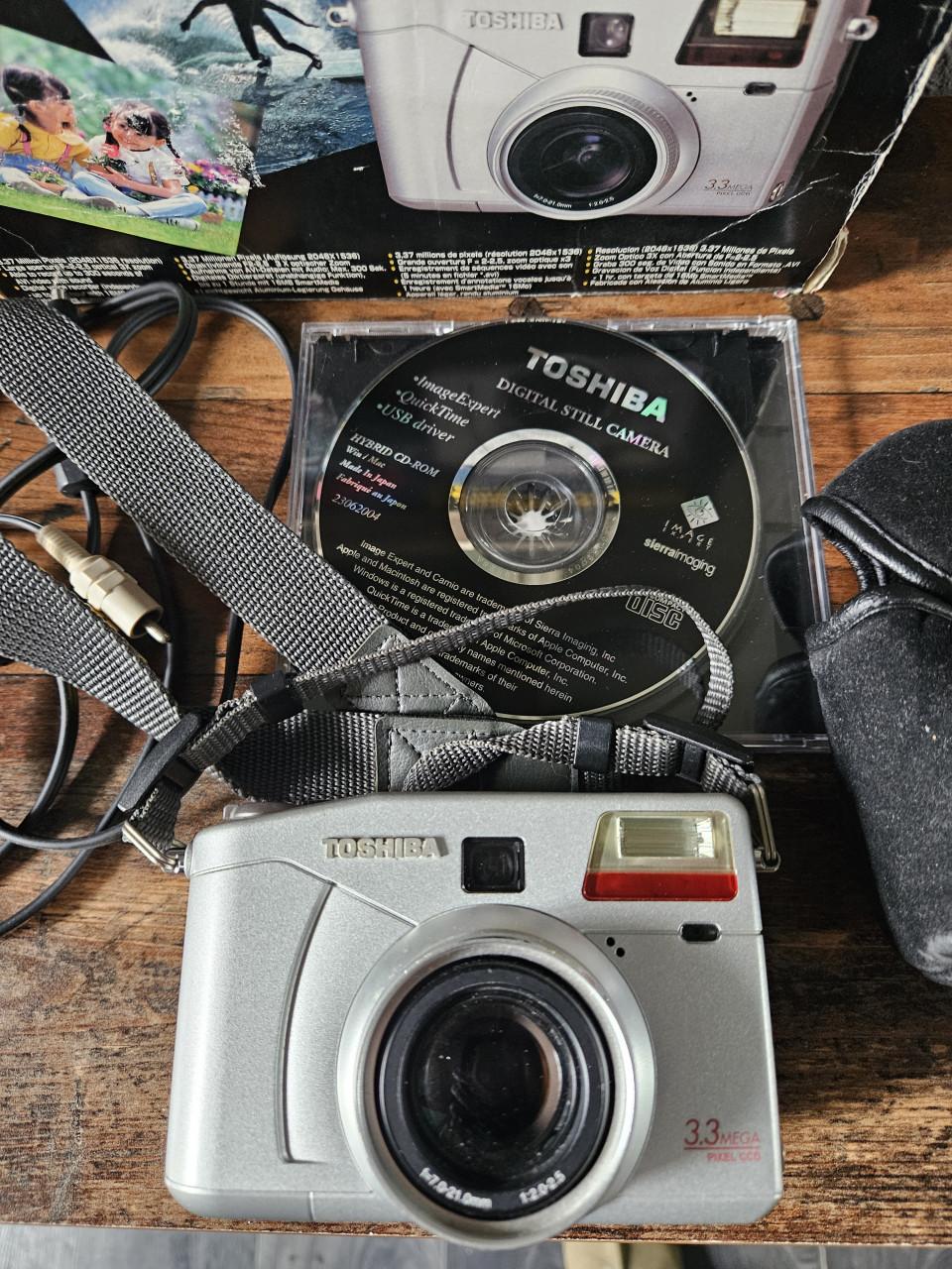Zgan Toshiba PDR-M70 Digitale Camera met 3.3MP en 3x Zoom