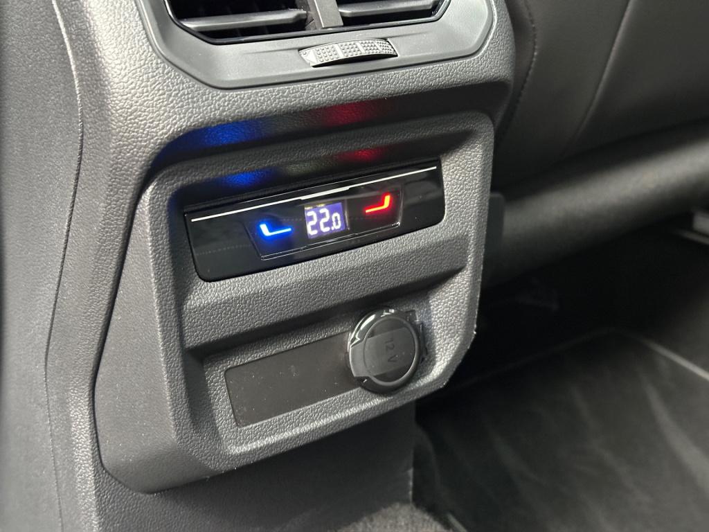 Volkswagen Tiguan 1.5 tsi 150pk dsg r-line | panoramadak | 20 inch | black 