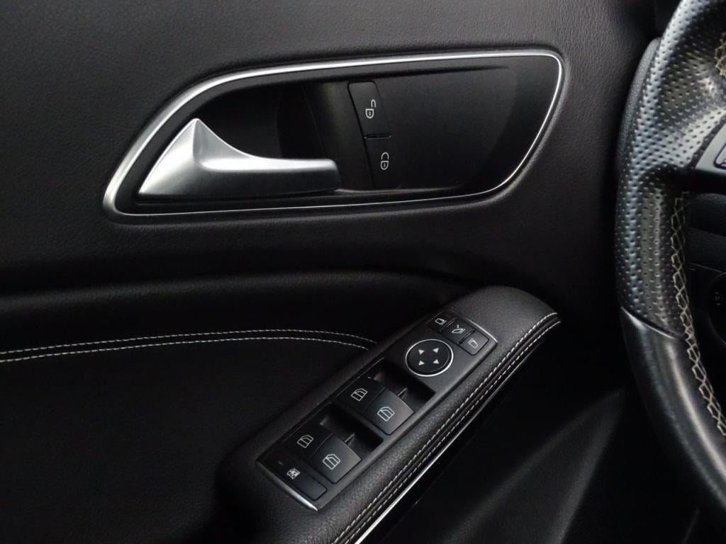 Mercedes-Benz Gla-klasse 200 prestige urban | pano | stoelverwarming