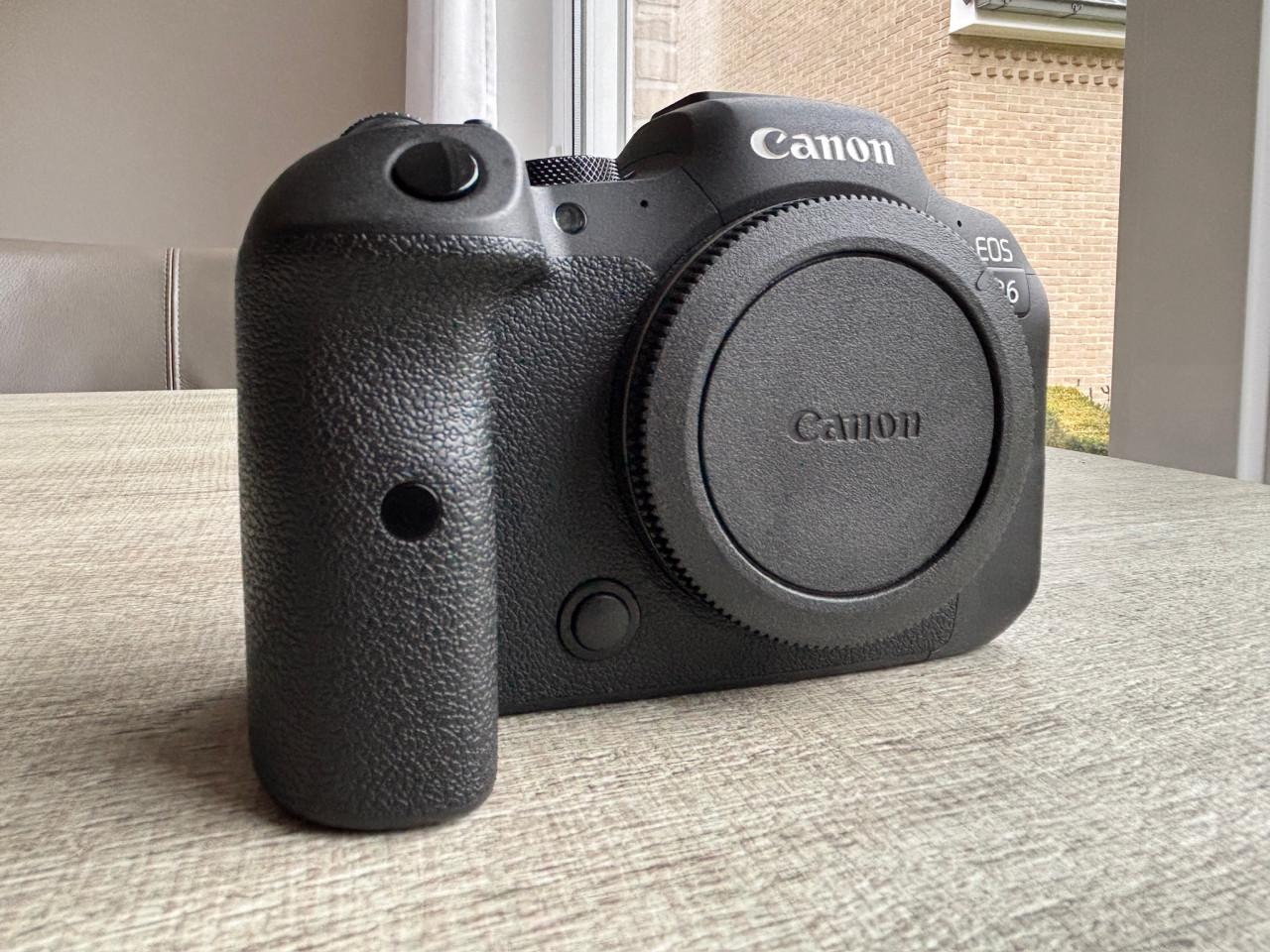 Canon R6 - 6000 clicks + 3 extra accu’s + 64GB geheugenkaart —- als nieuw