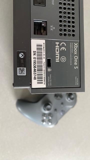 Xbox One S met 10 games en controller