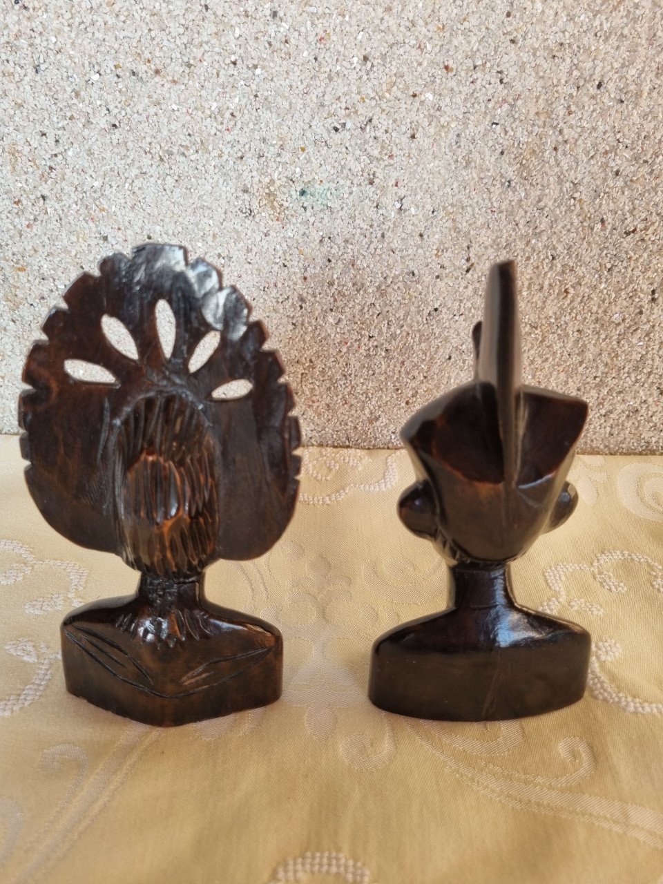 2 Houten beeldjes uit Indonesië