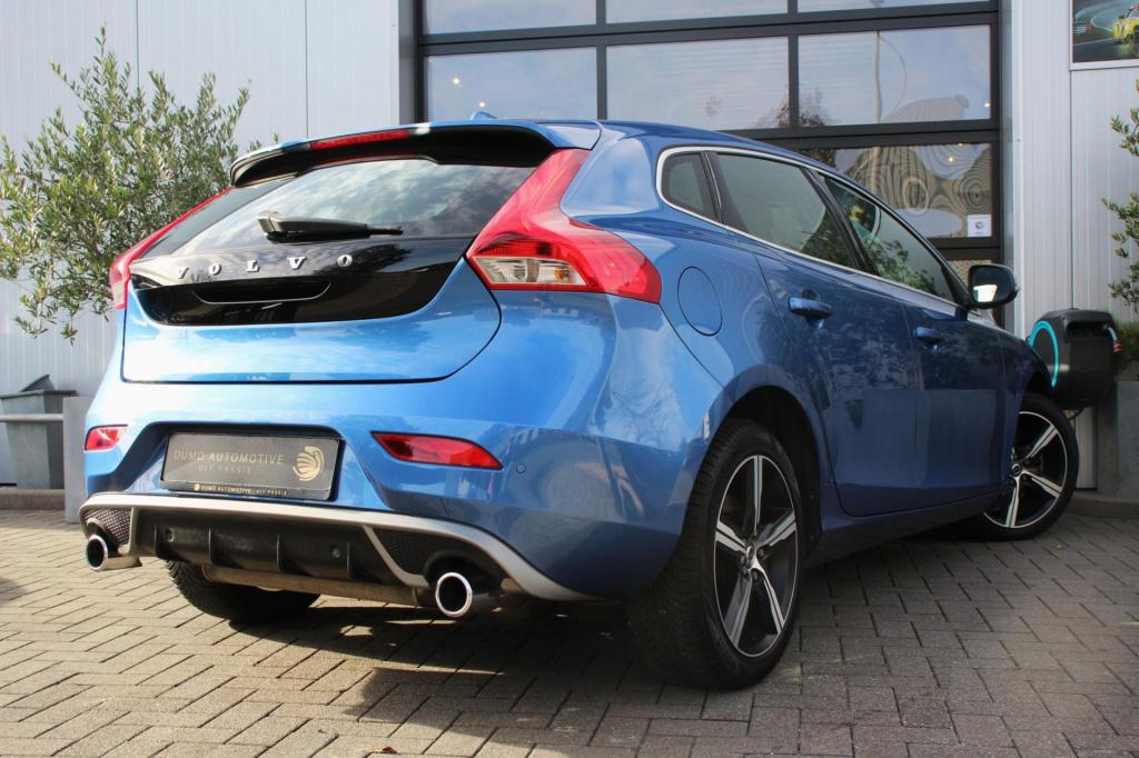 Volvo V40 2.0 t2 r-design - leder/alcantara - harman kardon - led - navi - 