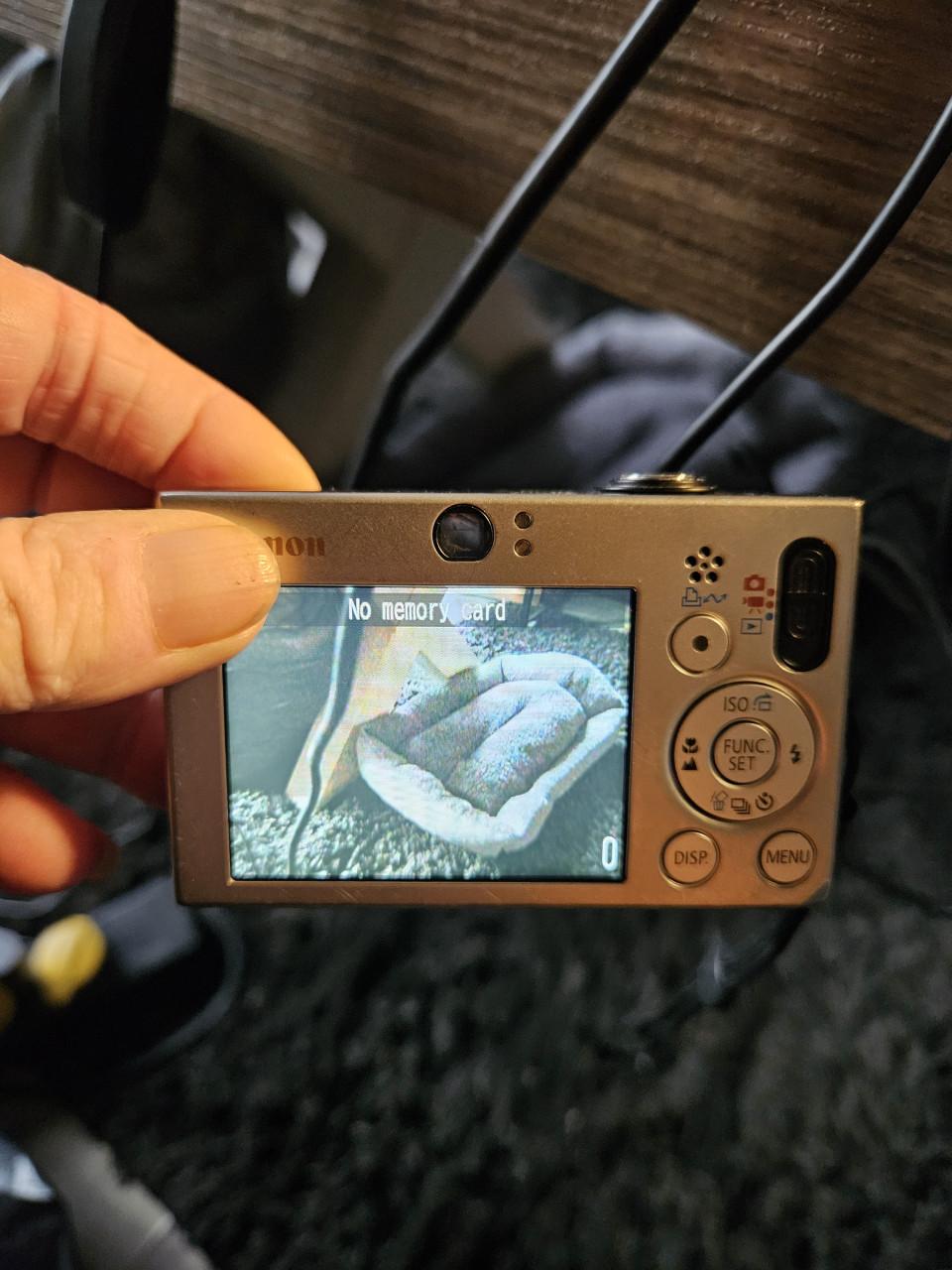 Goed werkende digitale Canon Ixus 70 camera incl oplader..