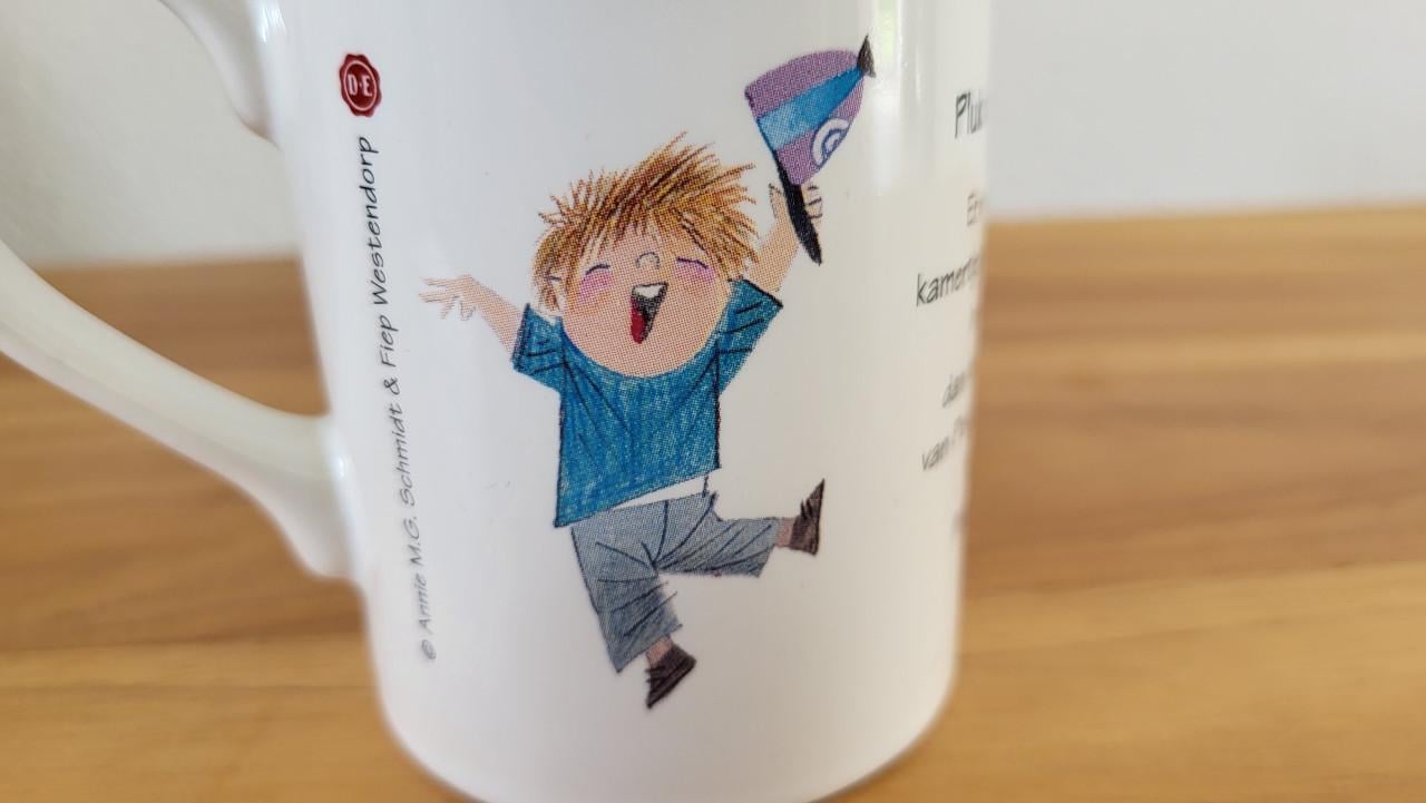 Mok Staffordshire voor Douwe Egberts Pluk van de Petteflet