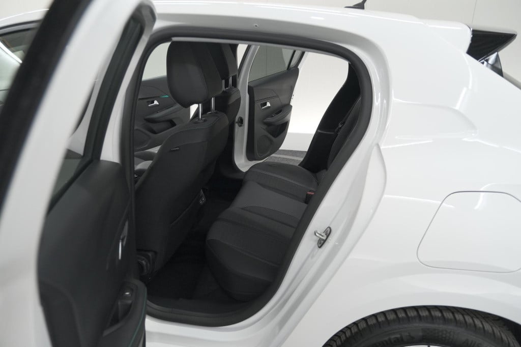 Peugeot 208 puretech 100 allure pack | camera | apple carplay | stoelverwar