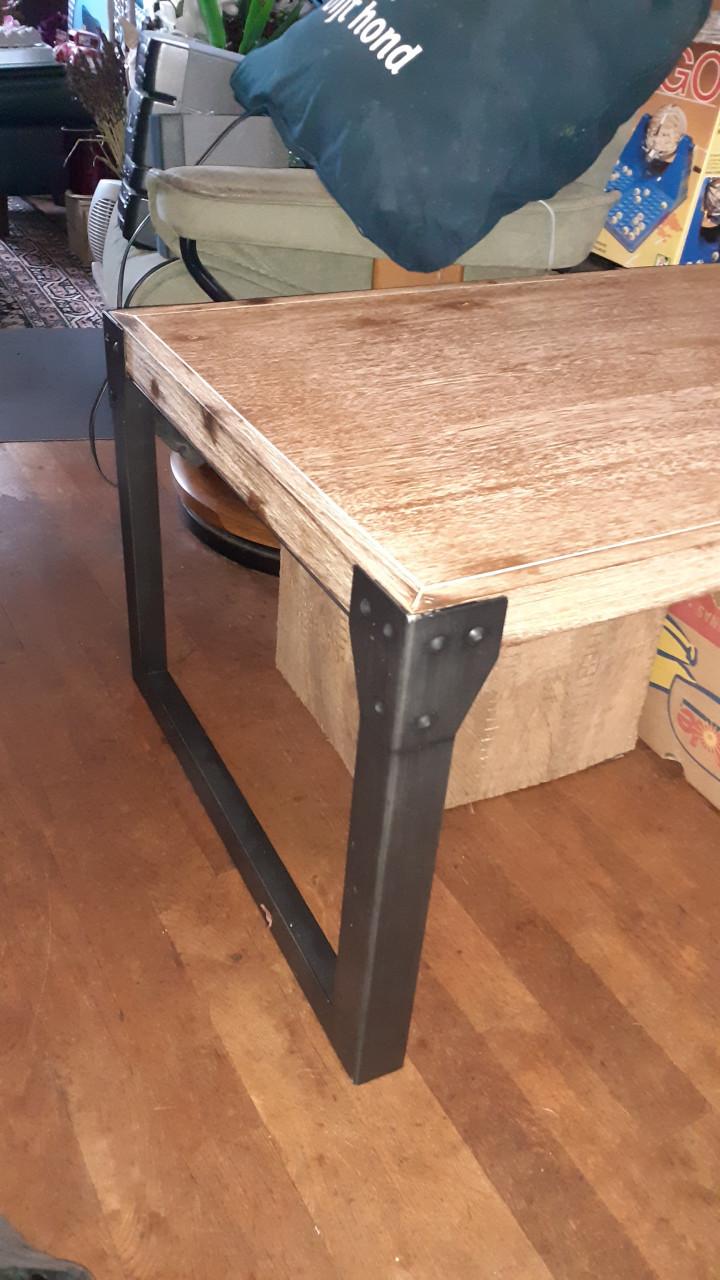 Salontafels *** Diverse en bij-zet-tafel / nachtkastje