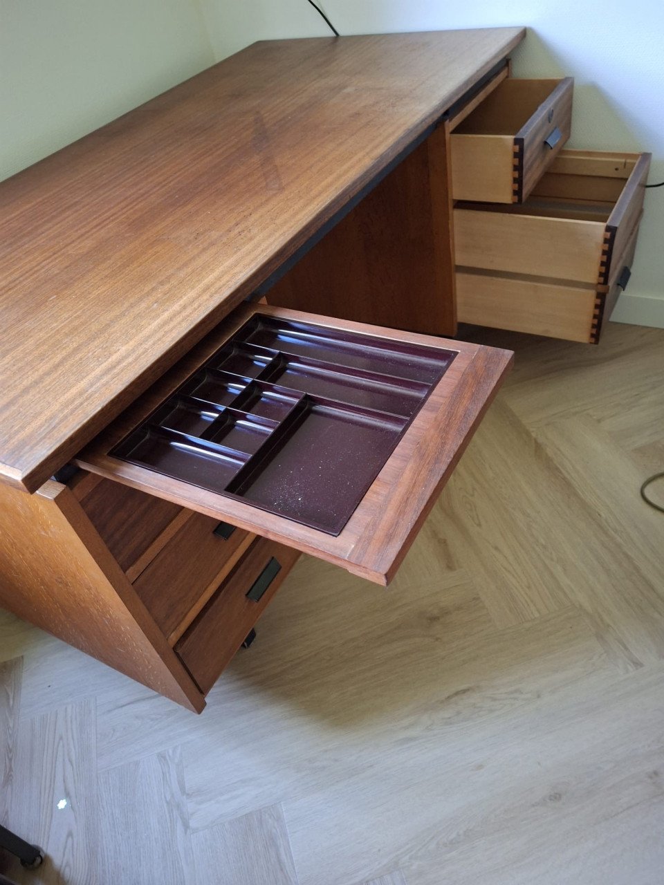 Bureau, nog mooi van degelijk hout