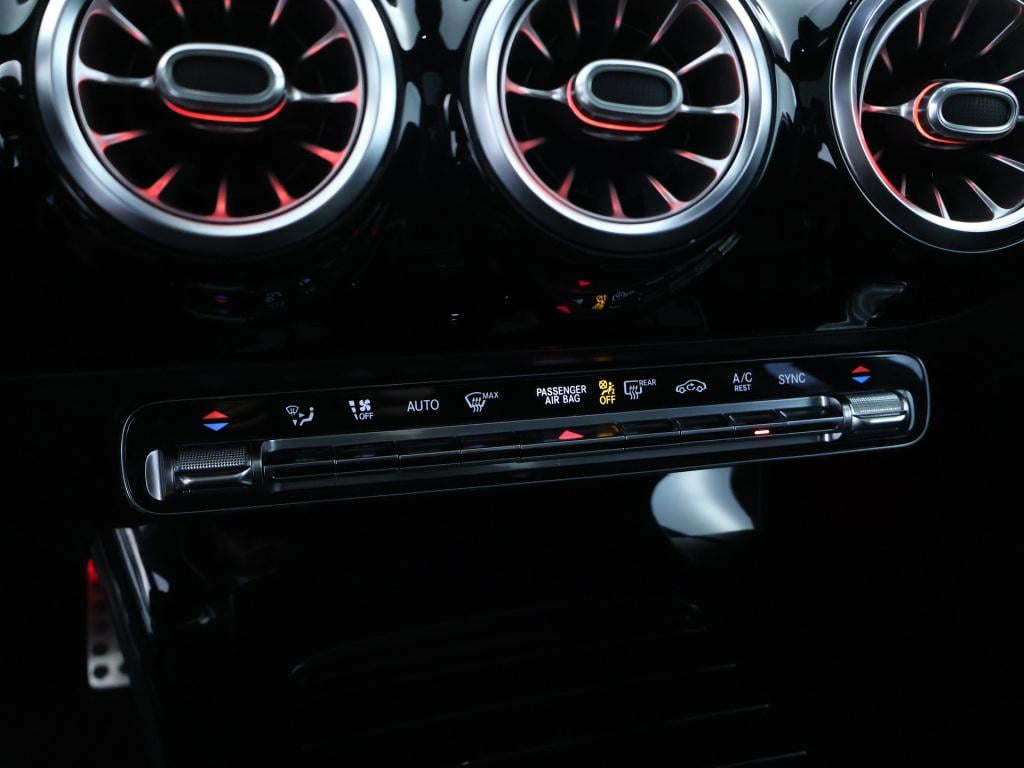 Mercedes-Benz Cla 200 business solution amg | panoramadak | trekhaak | amg-