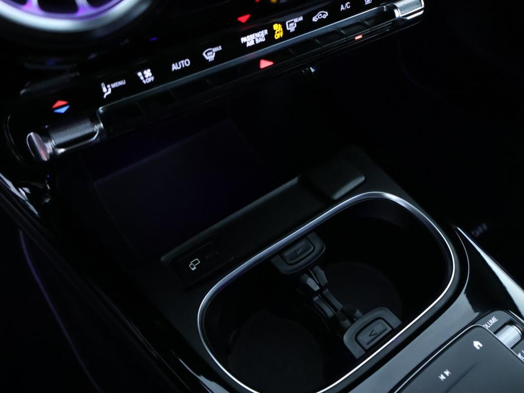 Mercedes-Benz A-Klasse 250 e premium plus | amg line | panoramadak | sfeerv