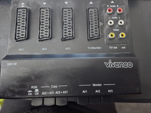 Vivanco SBX 84 scart-schakelpaneel met scart-kabel.