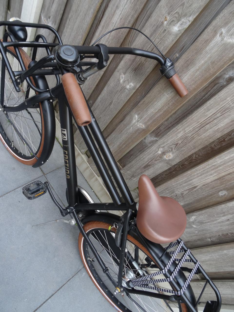 🚲 Cortina U4 Jongensfiets 26 inch – Zwart – 3 Versnellingen 🖤