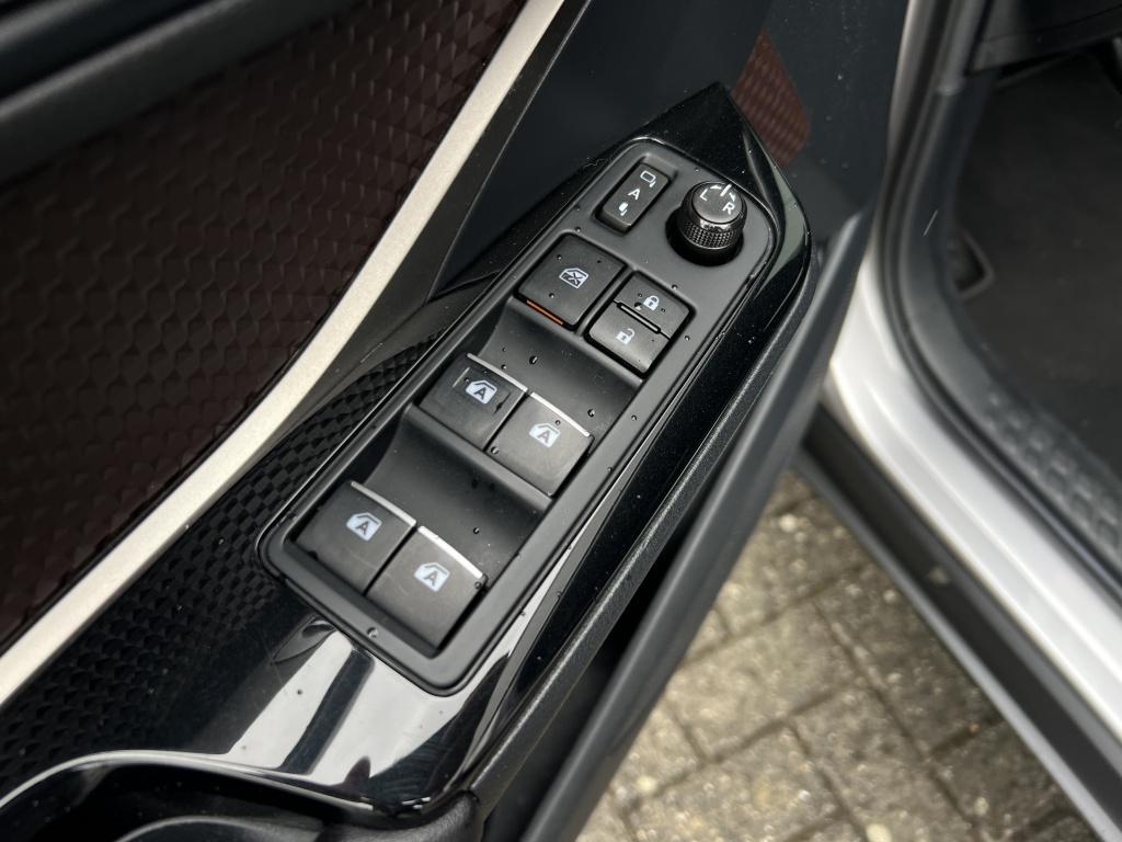 Toyota C-hr 1.8 hybrid executive | trekhaak |
