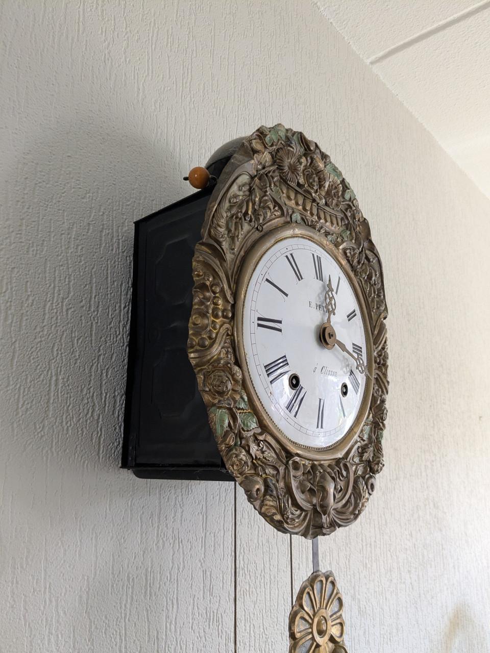 Mooie comtoise klok met bloemslinger