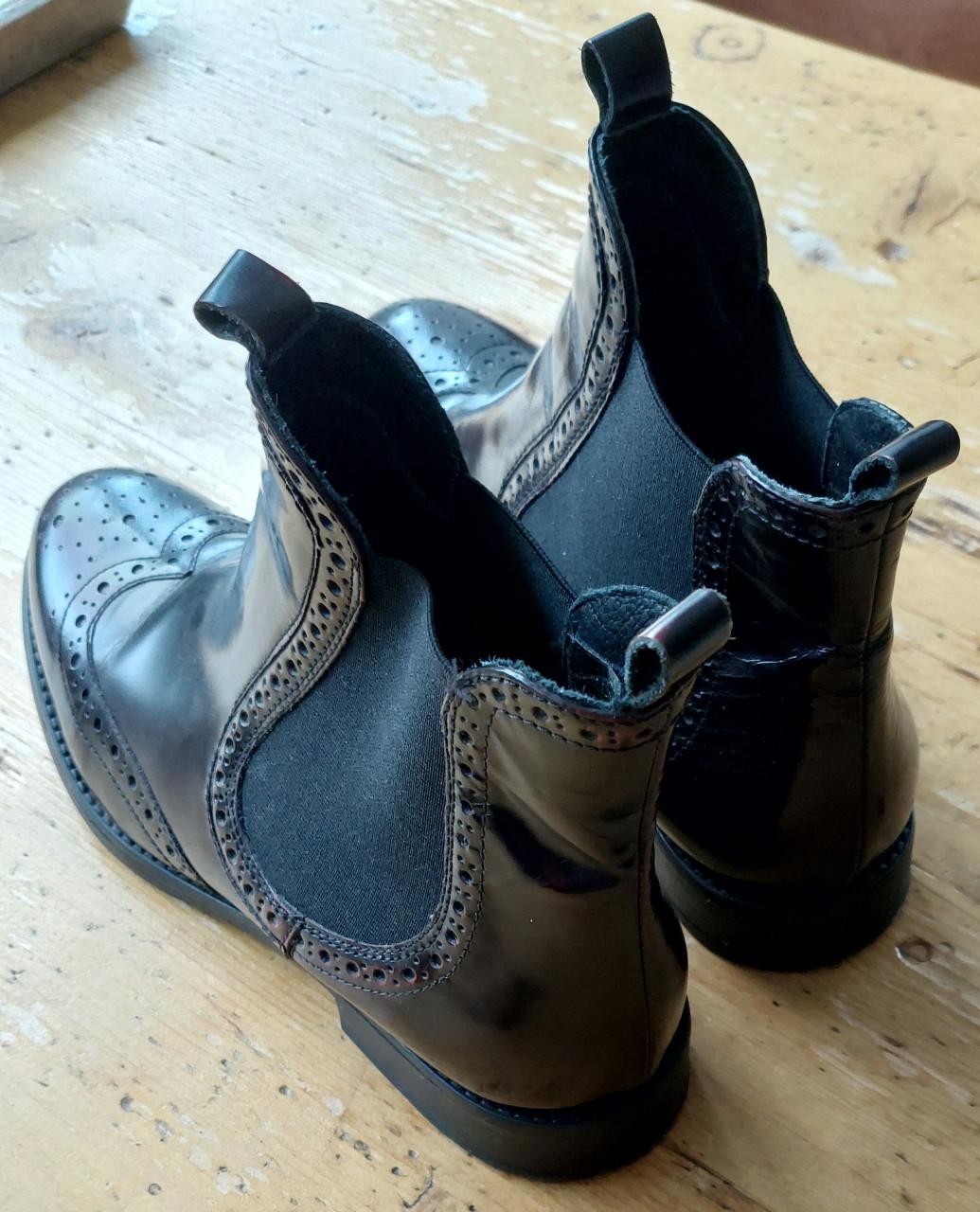 Omoda enkellaarsjes maat 38