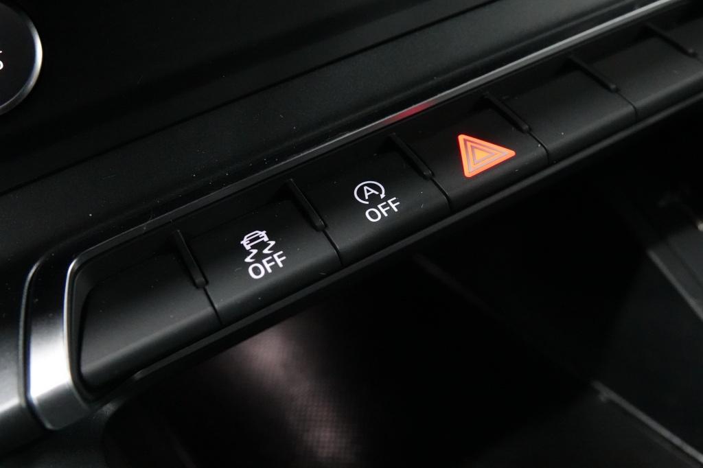 Audi Q3 1.5 tfsi | stoelverw. | trekhaak | pdc |