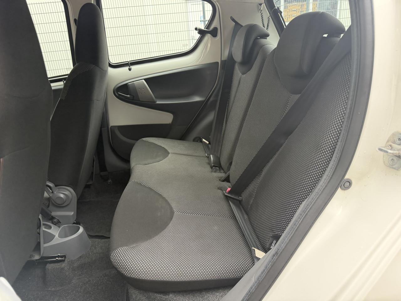 Toyota Aygo 1.0 12V Vvt-i 5DRS Wit 2011 Airco Apk Carplay