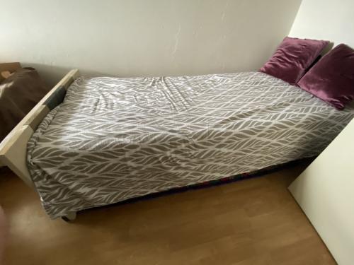 Houten eenpersoonsbed