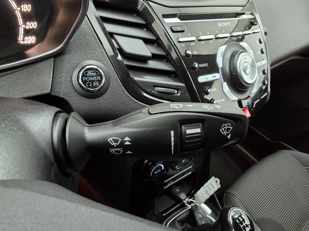 Ford Fiesta occasion met cruisecontrol en bluetooth connecten | tweedehands