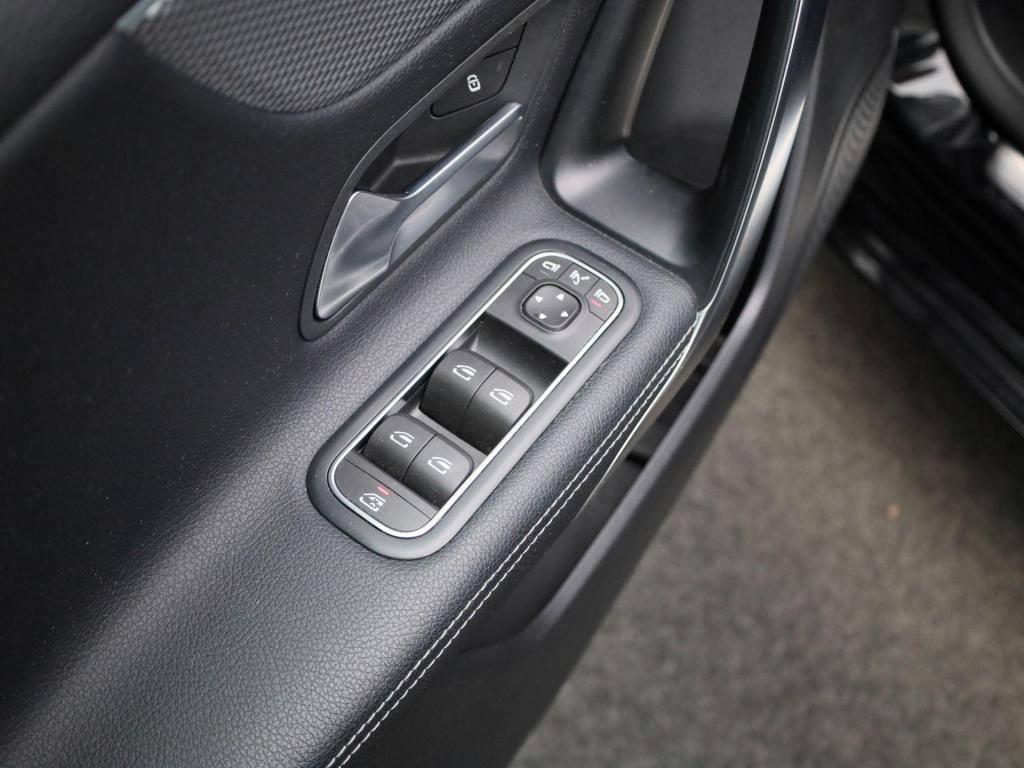 Mercedes-Benz A-Klasse 180 business solution luxury | automaat | apple carp