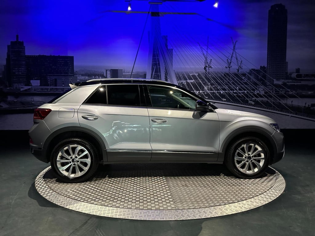 Volkswagen T-roc 1.5 tsi style*led*virtual*dab+*pdc v&a*trekhaak*navi*appco