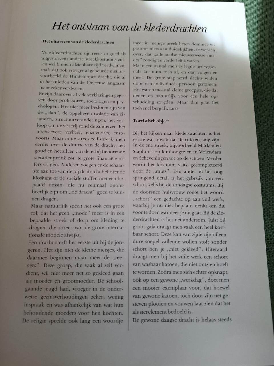 Kijken naar klederdrachten, Cees v.d. Meulen (foto's) & H. Koelewijn, e.a.