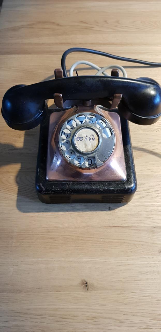 Oude koper telefoon