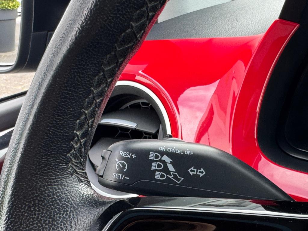 Volkswagen UP! 1.0 high up! * panoramadak * cruise control * stoelverwarmin