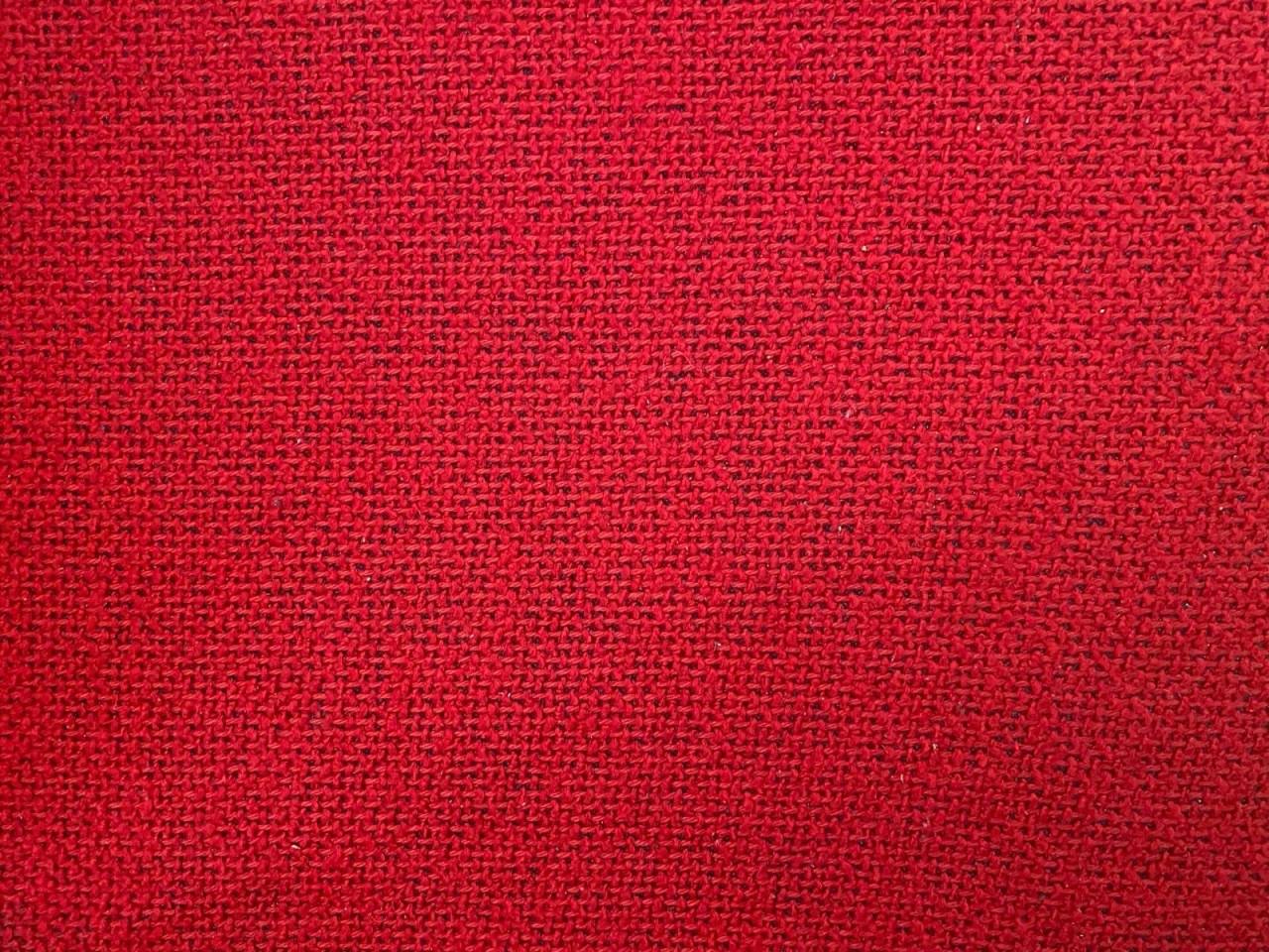 Stevige stoel, lekkere zit 6x moderne stoelen in rode bouclé