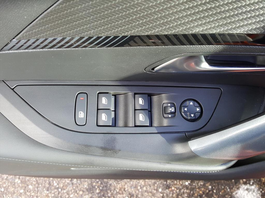 Peugeot 2008 allure 1.5 bluehdi 130pk automaat (eat8) apple carplay & andro