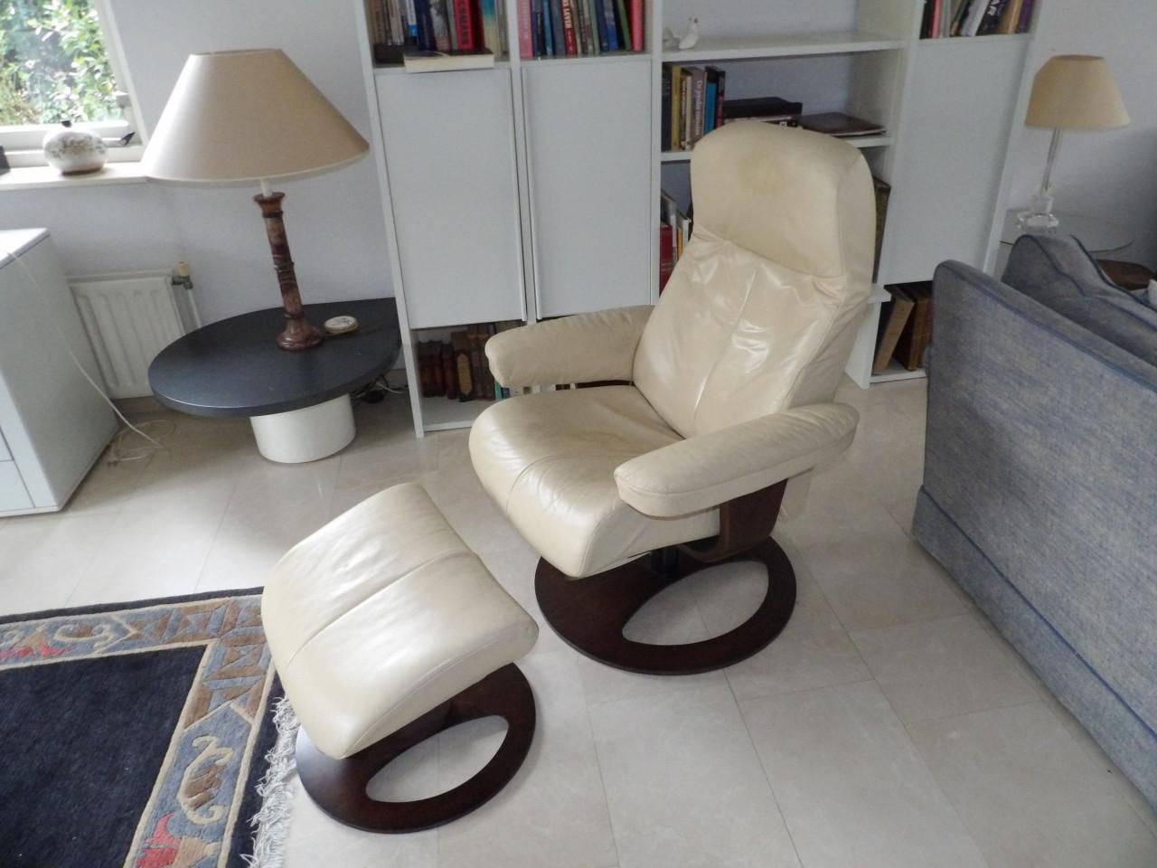 Lederen verstelbare stoel met poef