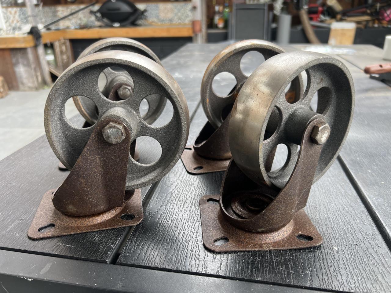 Vintage Gietijzeren Zwenkwielen - 150 mm Hoog