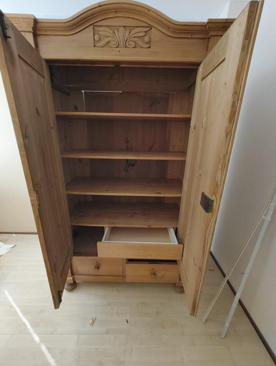 Brocante houten kast  2-deurs  demontabel