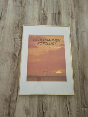 Prachtige, grote passepartout. Gouden lijst, 50 x 70 cm.