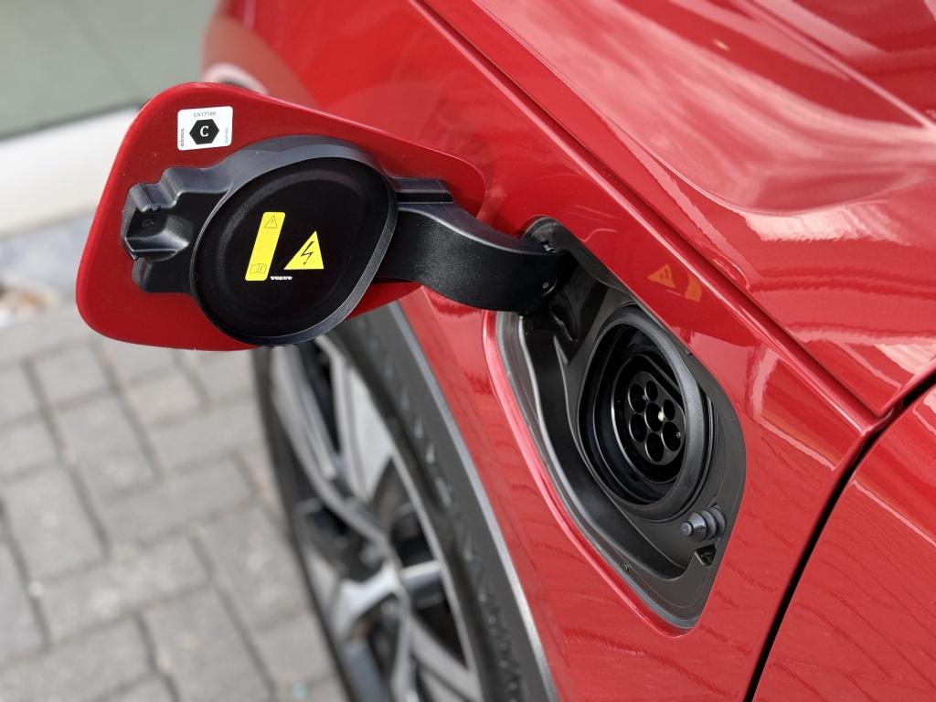 Volvo XC40 t5 262pk recharge r-design full options! trekhaak