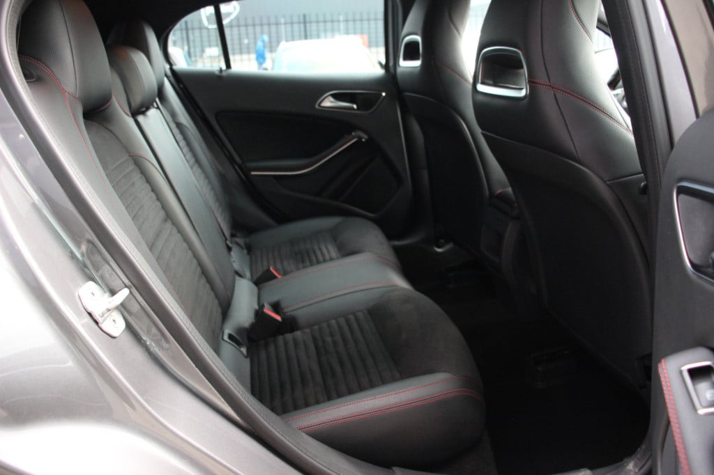 Mercedes-Benz Gla-klasse 200 prestige | amg-line | automaat