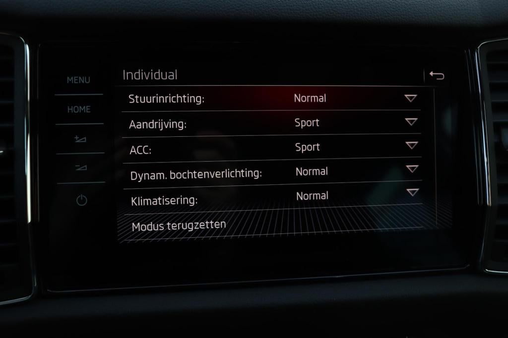 Skoda Kodiaq 1.5 tsi sportline business 150pk dsg7 7p. | pano | trekhaak | 