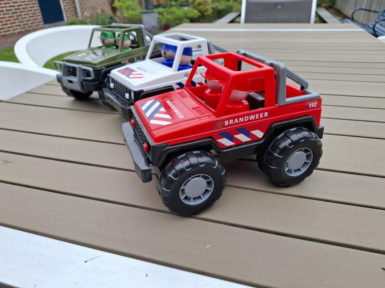 3 nieuwe jeeps, brandweer, politie en leger