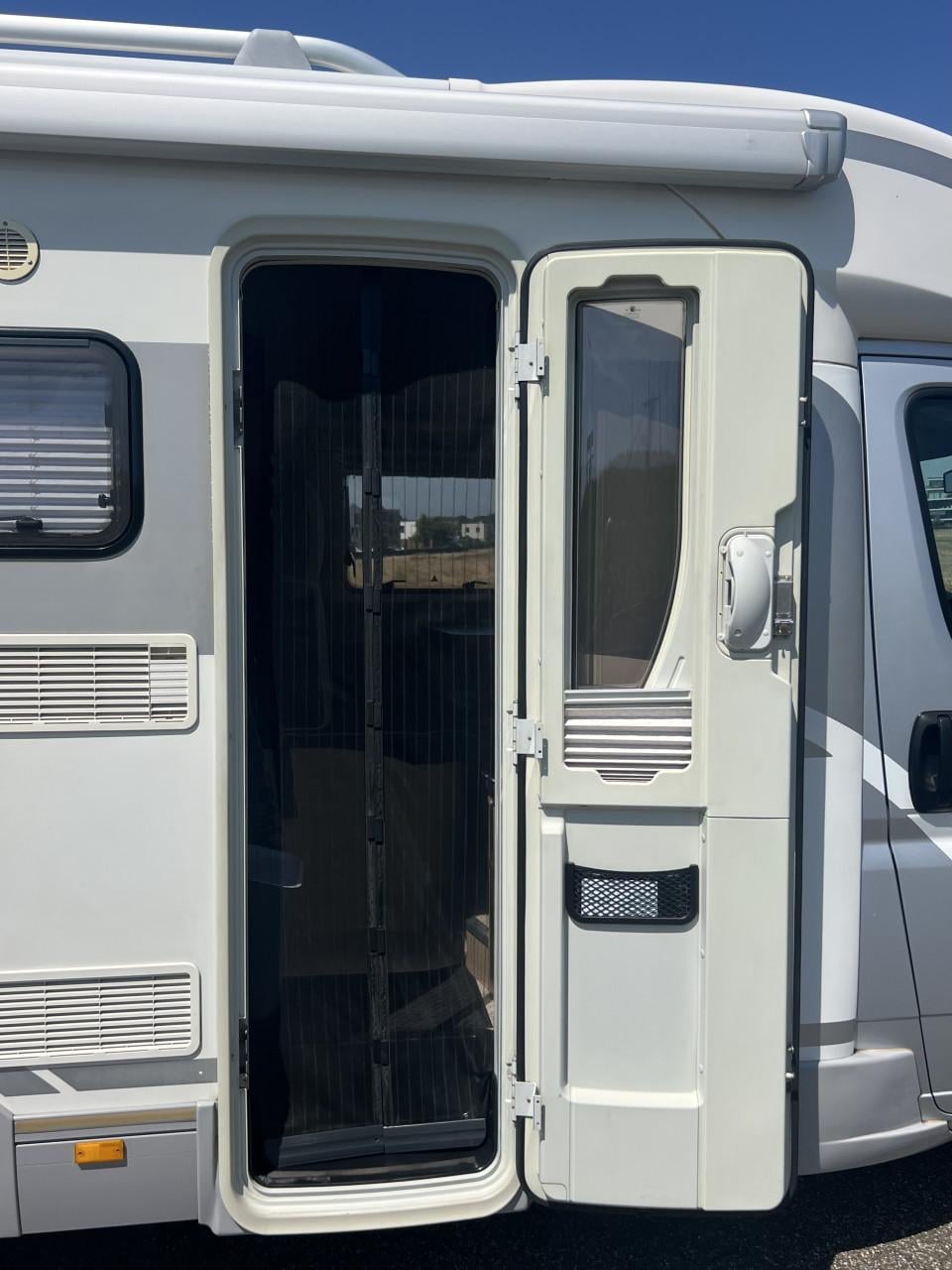 Te koop camper Adria Coral Compact