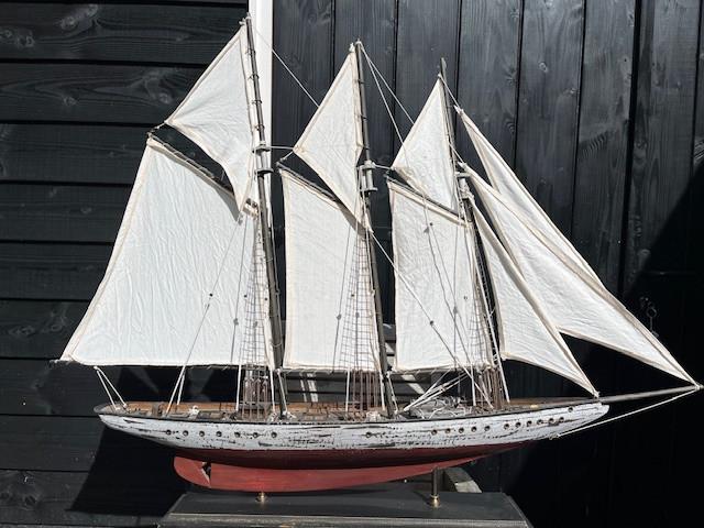 Groot model zeiljacht